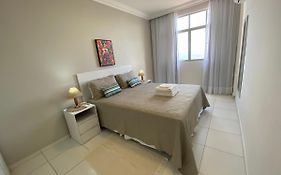 Apartamento pé na areia ,frente mar, perto de tudo